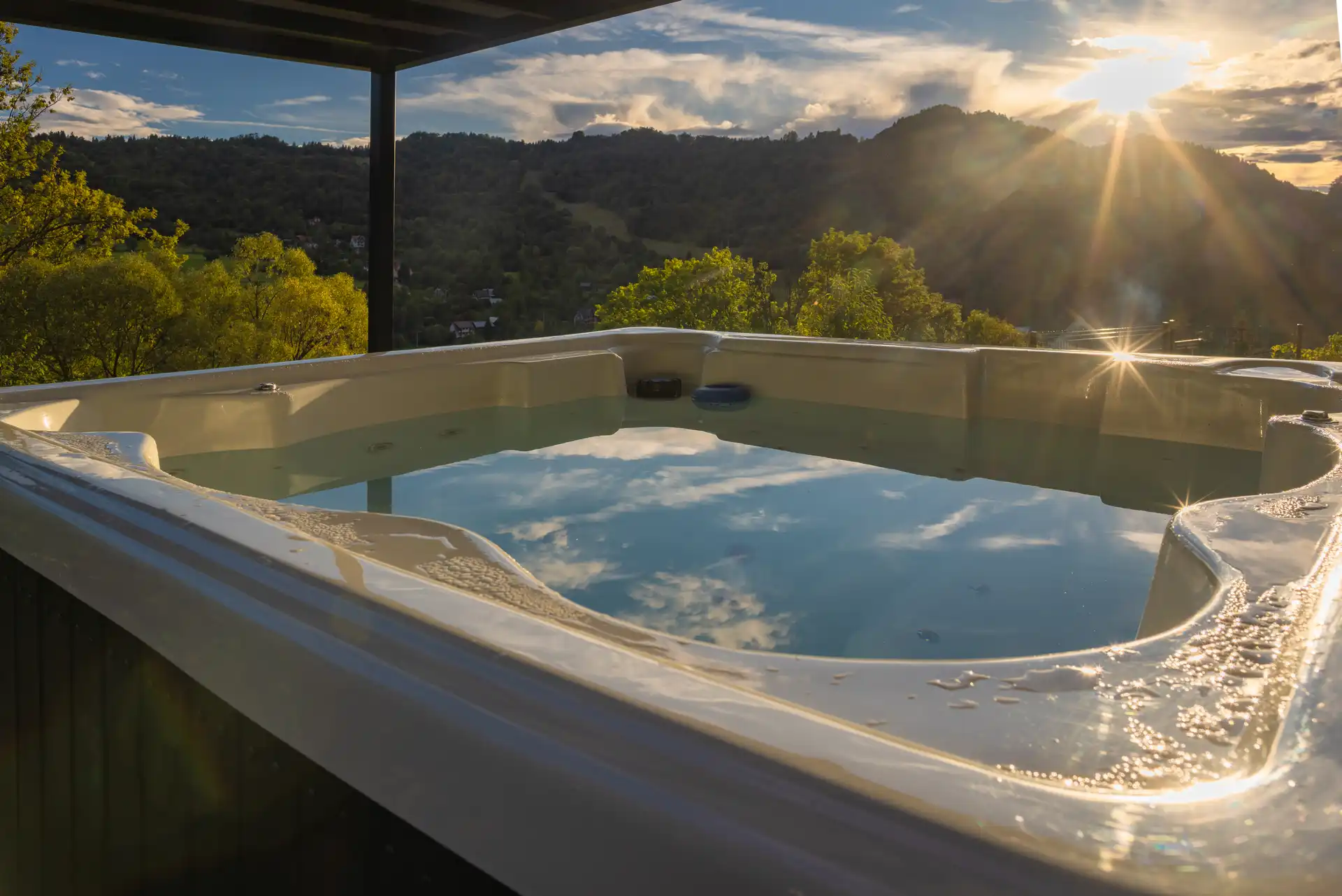 275 Apartamenty Górskie w Szczawnicy - jacuzzi w dzień © Konrad Rogoziński