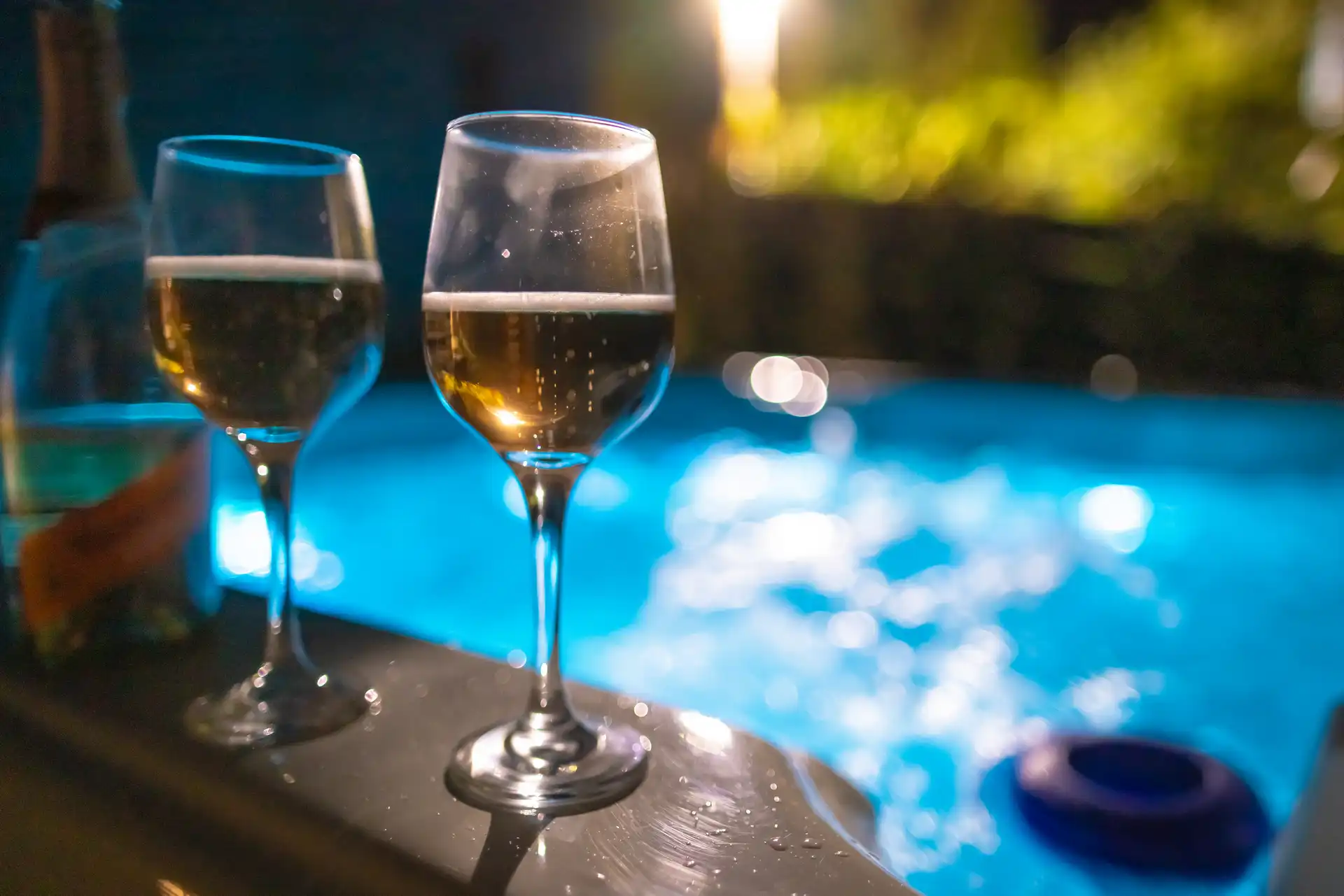 289 Apartamenty Górskie w Szczawnicy - jacuzzi wieczorem © Konrad Rogoziński